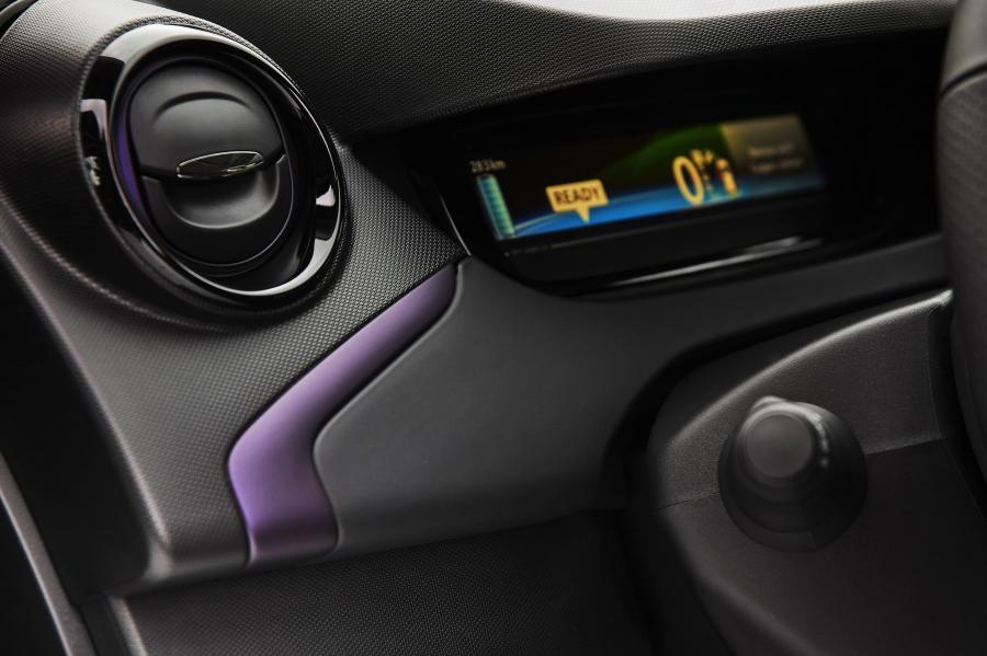 Детали интерьера Renault Zoe Z.E. 40 R110 2018 года  (WW) (фото 27 из 28)